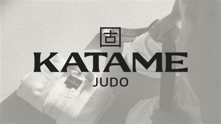 コンタクトで片目だけ違和感がある原因は？危険サインと対処法